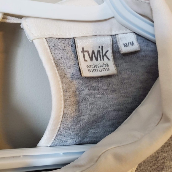 Mini mid sleeve dress - Picture 2 of 3